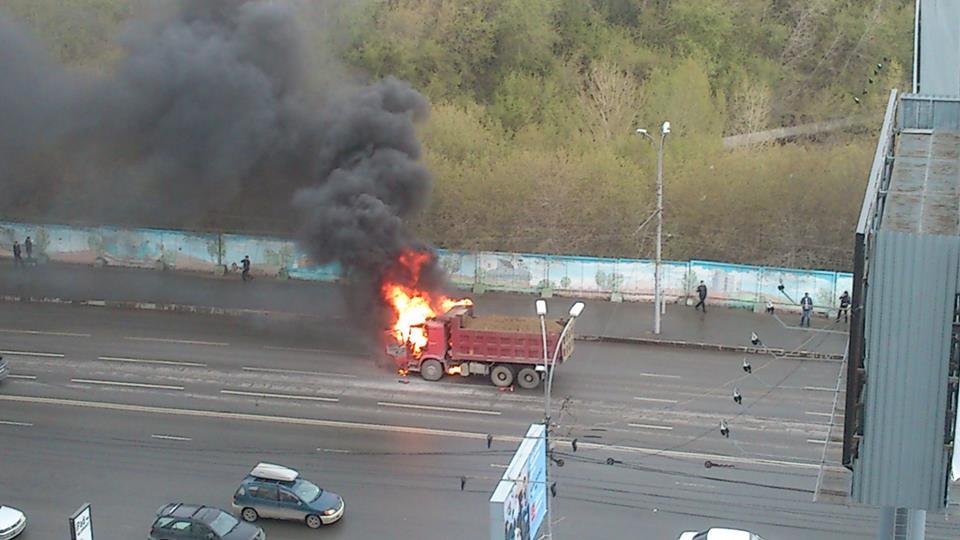 В Новосибирске сгорел самосвал.jpg